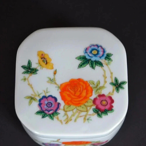 Cannister  with flower pattern - Picture 3 of 5